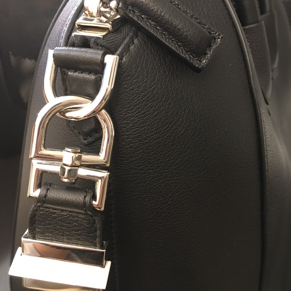 Givenchy Medium Antigona Duffel - Picture 4 of 7